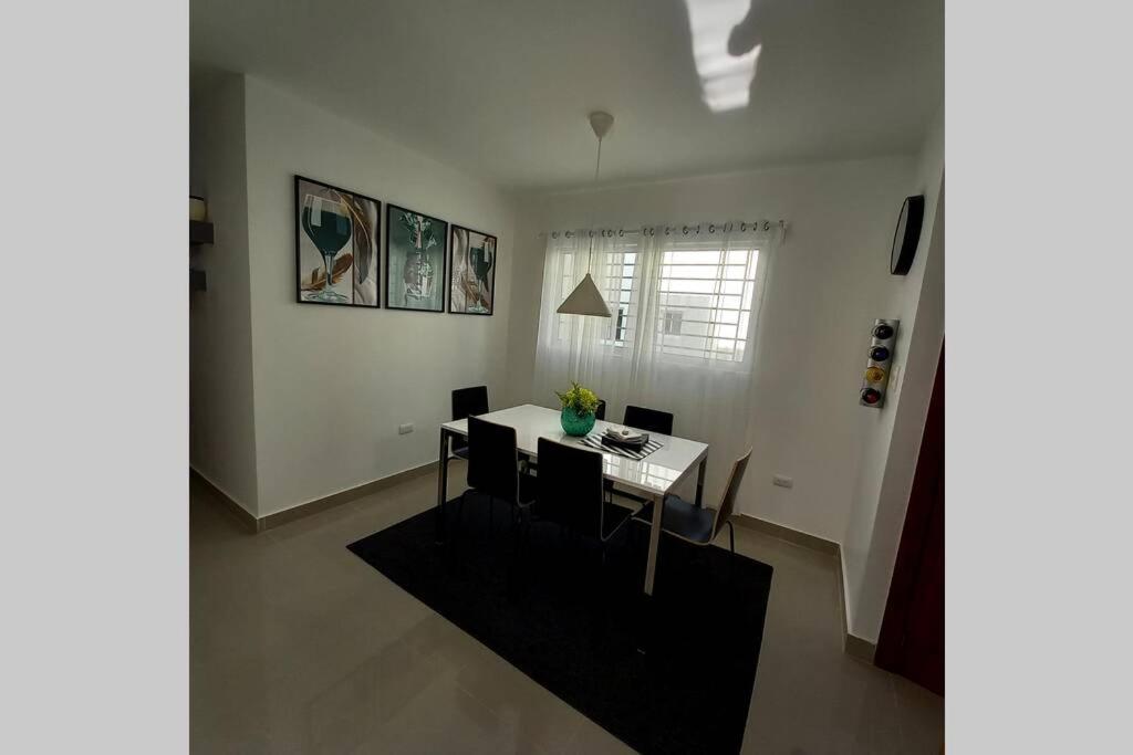 Confortable Apartamento De 3 Tres Habitaciones, Con Hermosa Vista De Area Verde, Ademas De Piscinas Y Juegos Infantiles En Area Recreativa Santiago De Los Caballeros Bagian luar foto